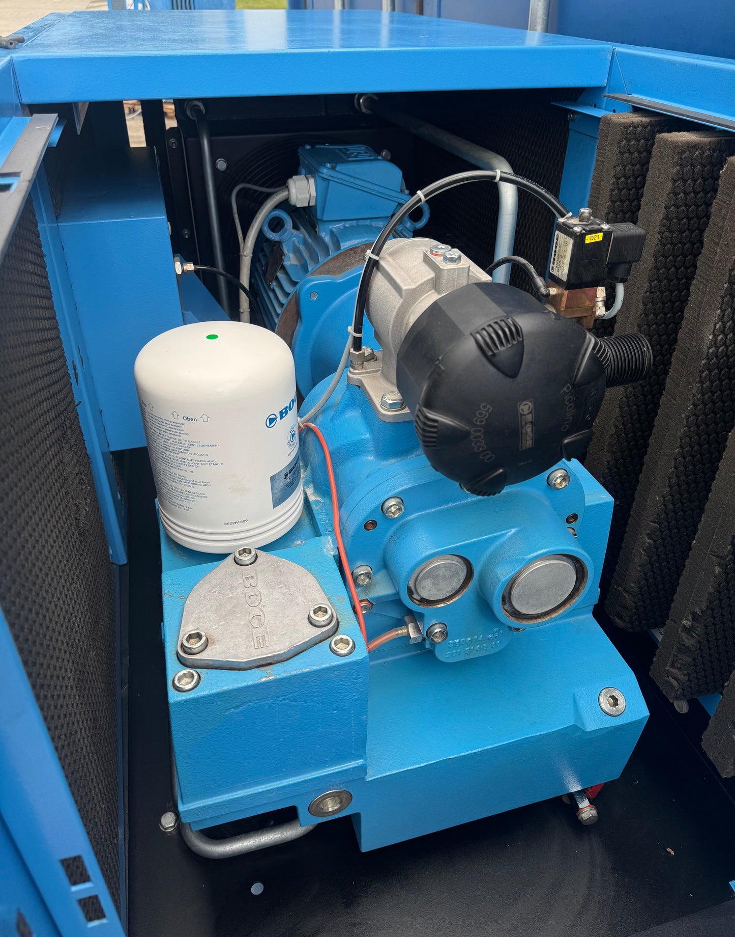 Boge C10LDR-350 Receiver Mounted Rotary Screw Compressor + Dryer (36Cfm, 7.5Kw)