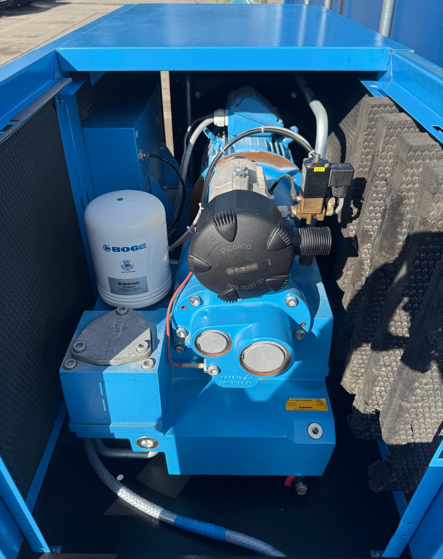 Boge C10LDR-350 Receiver Mounted Rotary Screw Compressor + Dryer (36Cfm, 7.5Kw)