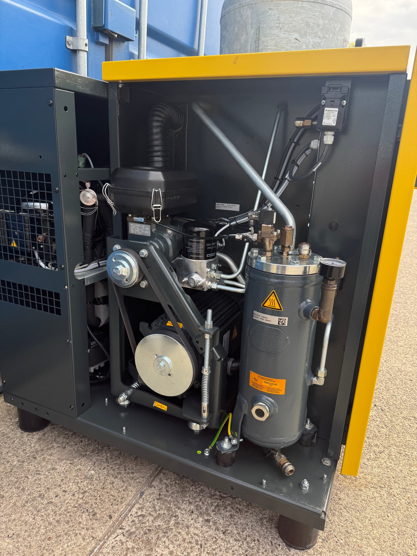 HPC / Kaeser SM16T Rotary Screw Compressor + Receiver + Dryer + Filter 57Cfm!