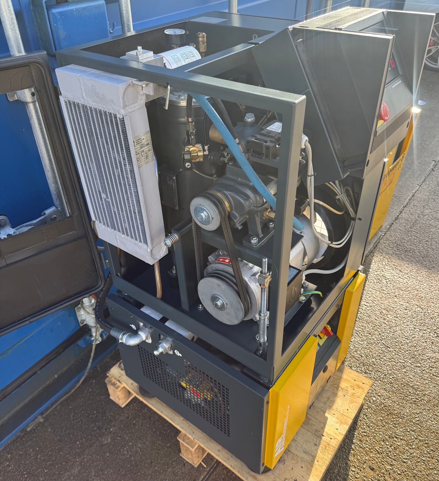 Kaeser Airtower 8 Rotary Screw Compressor + Dryer (28.8CFM, 8Bar, 5.5Kw)