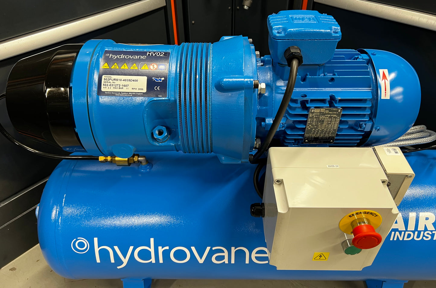 Hydrovane HV02 Receiver Mounted Rotary Vane Compressor (400v Three Phase)