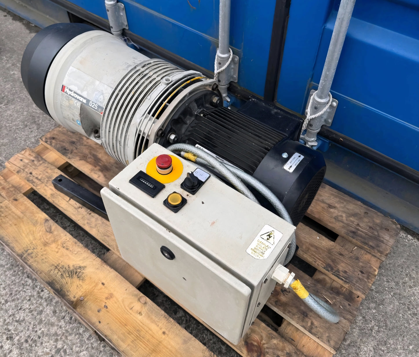 Hydrovane 25 Tripod Mounted Rotary Vane Compressor, 20.1Cfm, 4.0Kw!