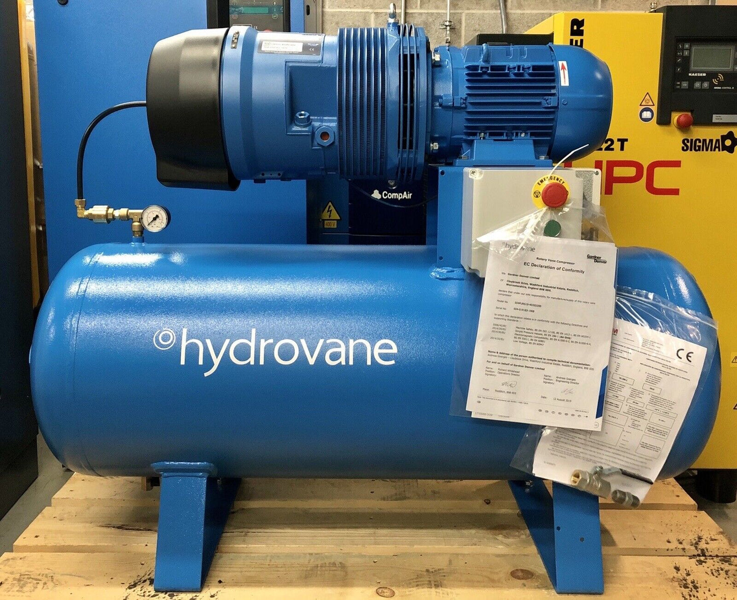 Hydrovane HV04 Receiver Mounted Rotary Vane Compressor (20.1CFM, 4.0Kw)