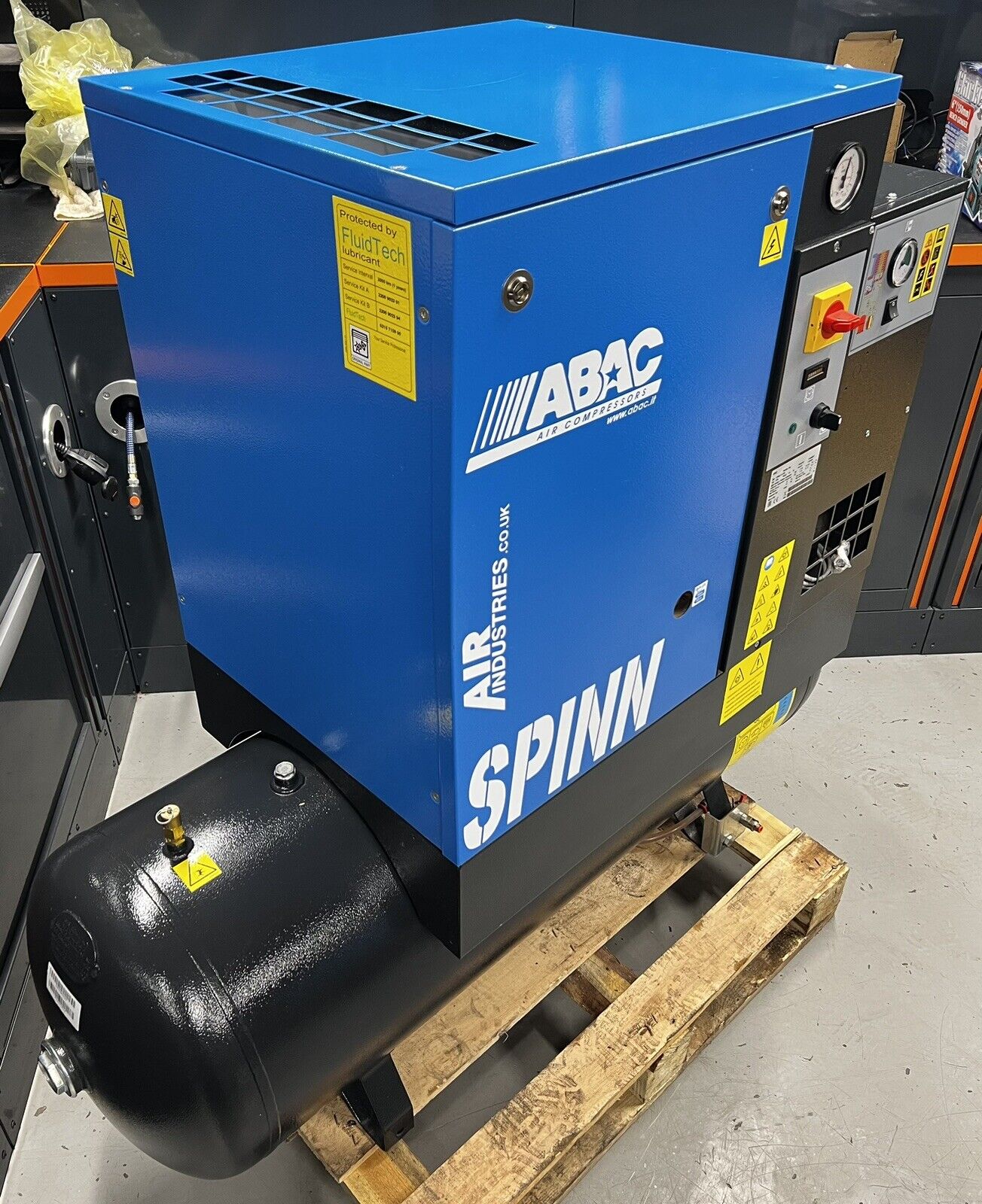 ABAC SPINN.E 2.2 200L Receiver Mounted Rotary Screw Compressor + Dryer (230v)
