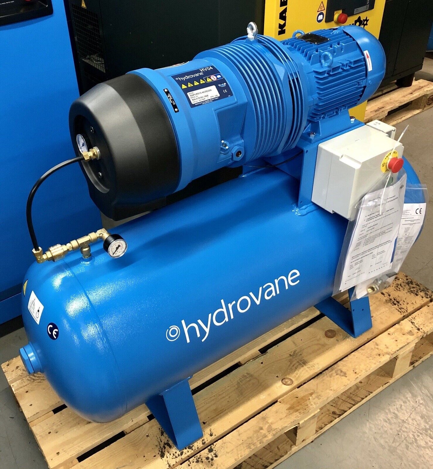 Hydrovane HV04 Receiver Mounted Rotary Vane Compressor (20.1CFM, 4.0Kw)