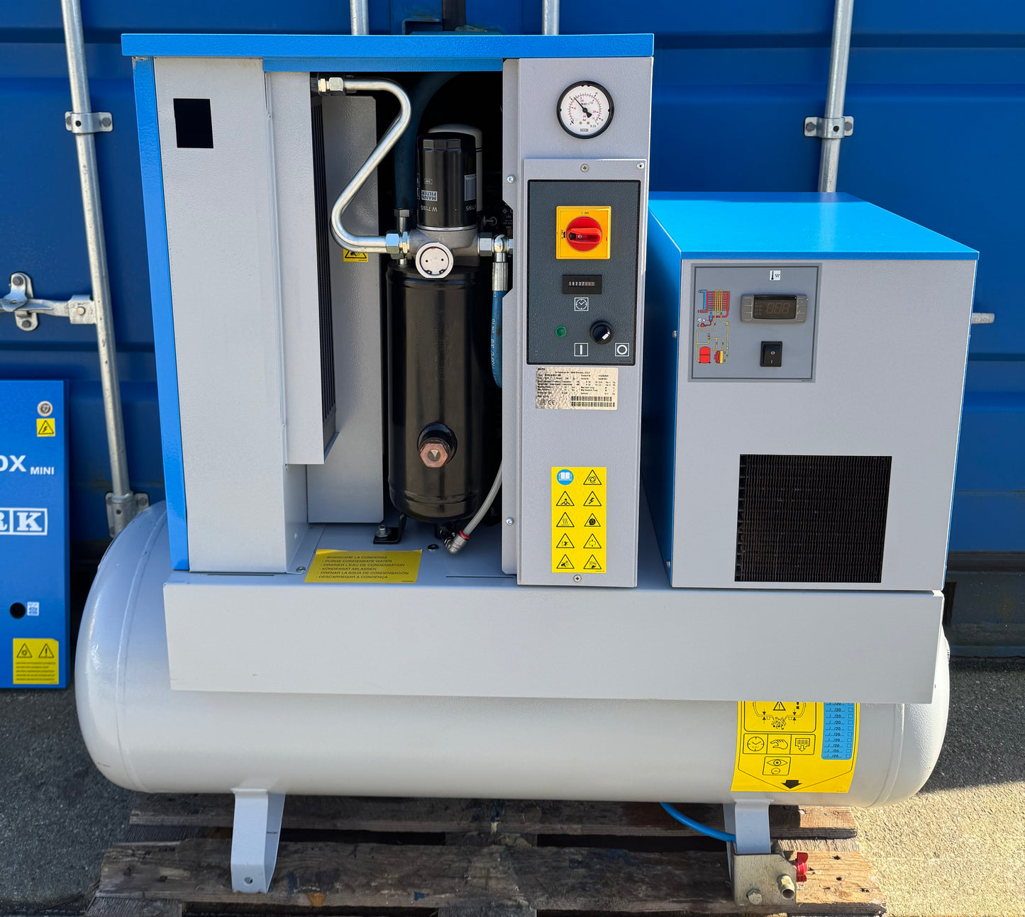 Mark MSM5.5 Receiver Mounted Rotary Screw Compressor With Dryer!