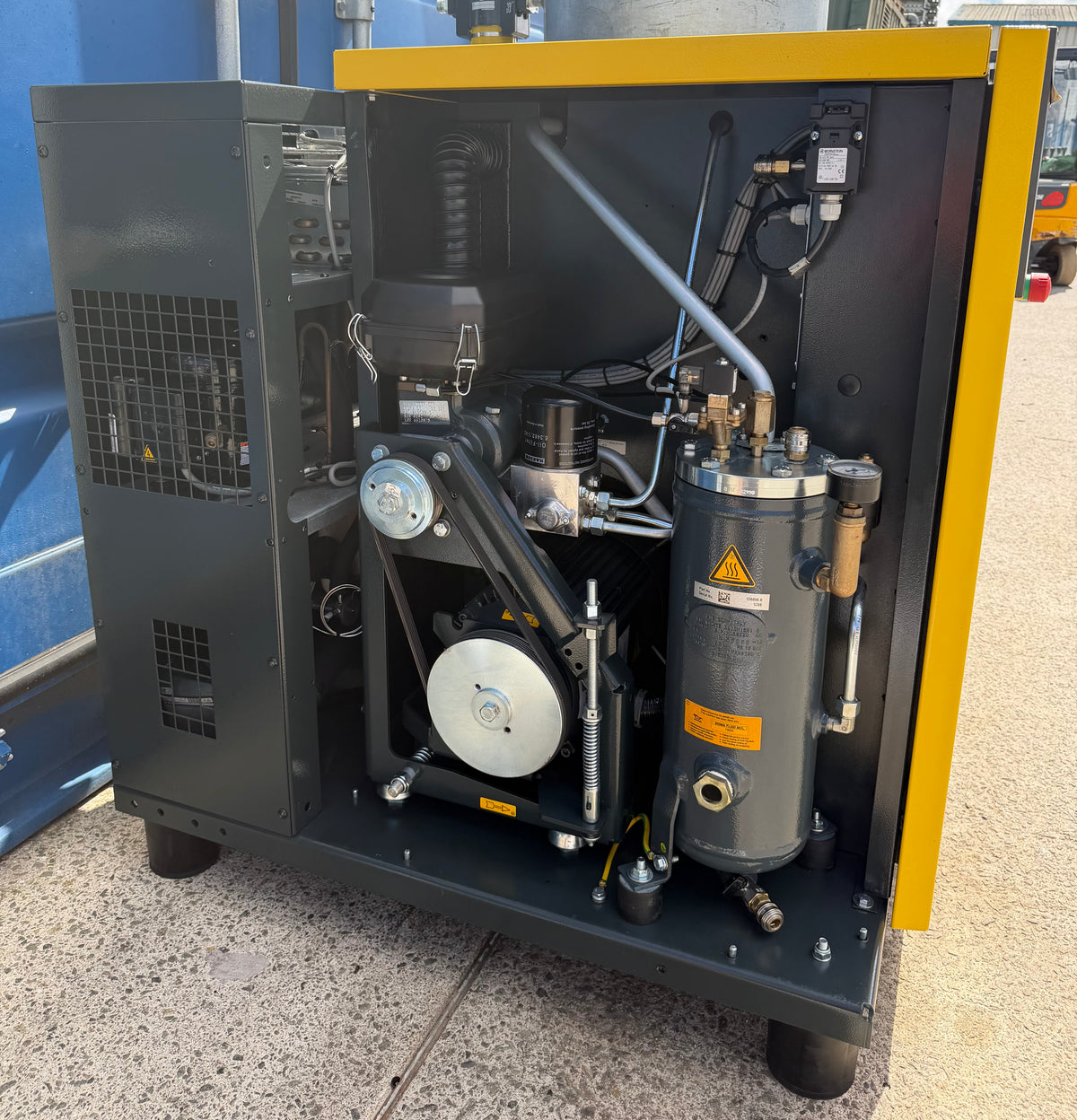 HPC / Kaeser SM16T Rotary Screw Compressor + Receiver + Dryer + Filter 57Cfm!