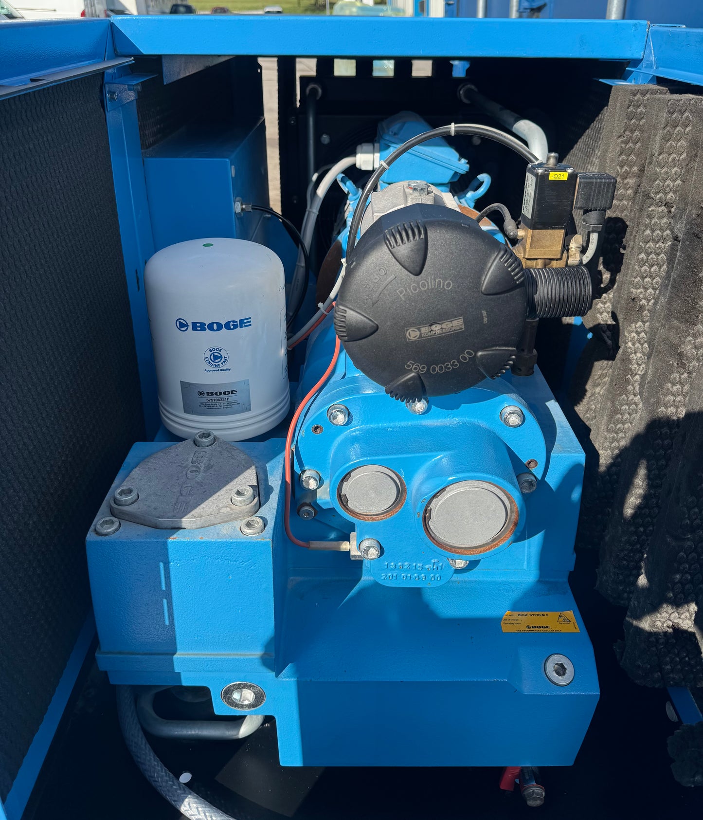 Boge C10LDR-350 Receiver Mounted Rotary Screw Compressor + Dryer (36Cfm, 7.5Kw)