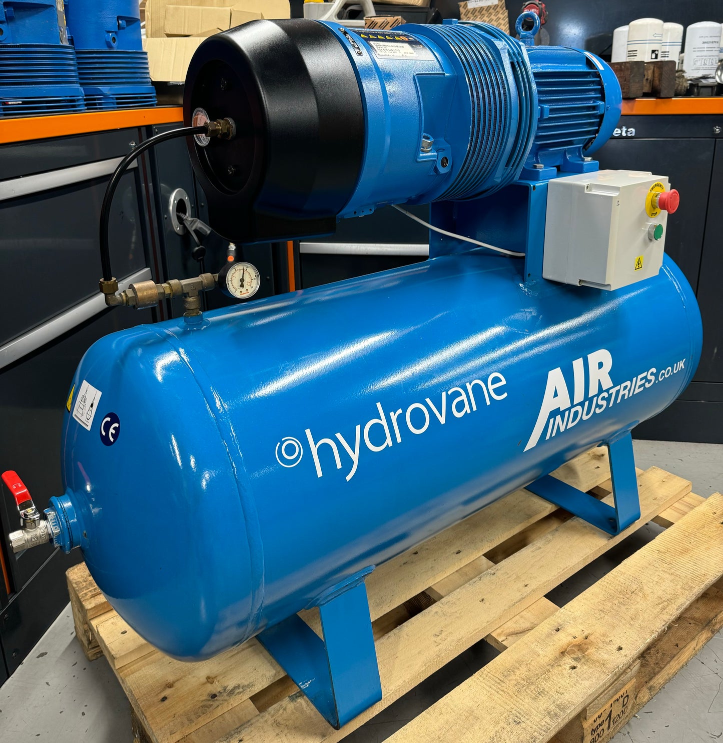 Hydrovane HV04 Receiver Mounted Rotary Vane Compressor (20.1CFM, 4.0Kw)