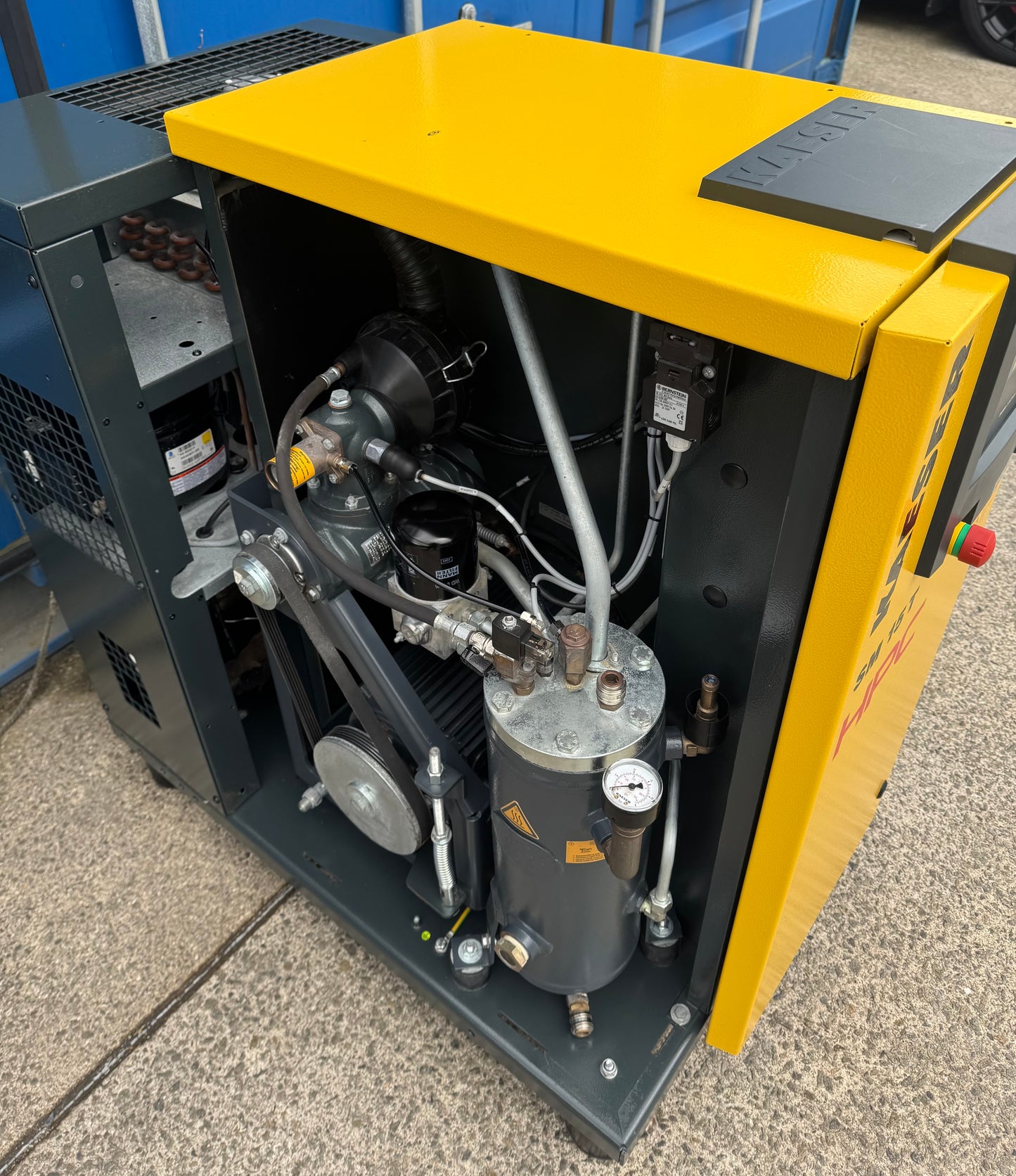 HPC / Kaeser SM15T Rotary Screw Compressor + Dryer! 9.0Kw, 53Cfm, 8Bar!