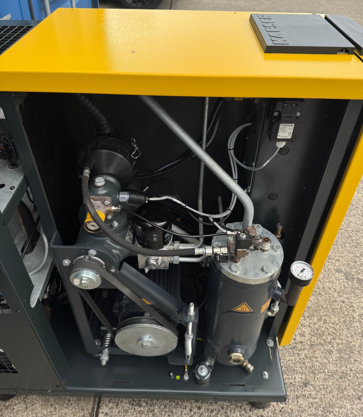 HPC / Kaeser SM15T Rotary Screw Compressor + Dryer! 9.0Kw, 53Cfm, 8Bar!