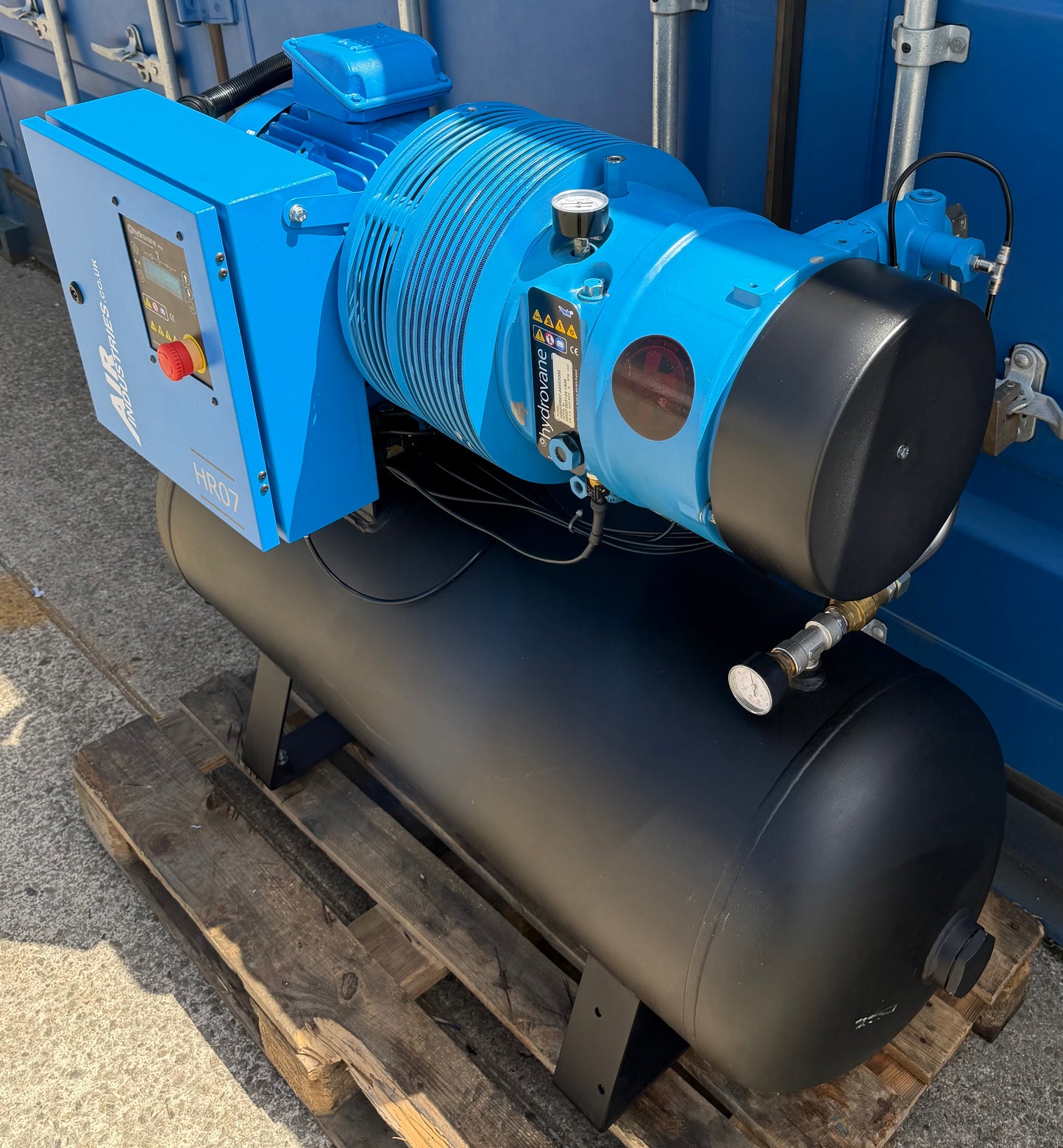 Hydrovane HR07 Receiver Mounted Rotary Vane Compressor (7.5Kw, 44Cfm)