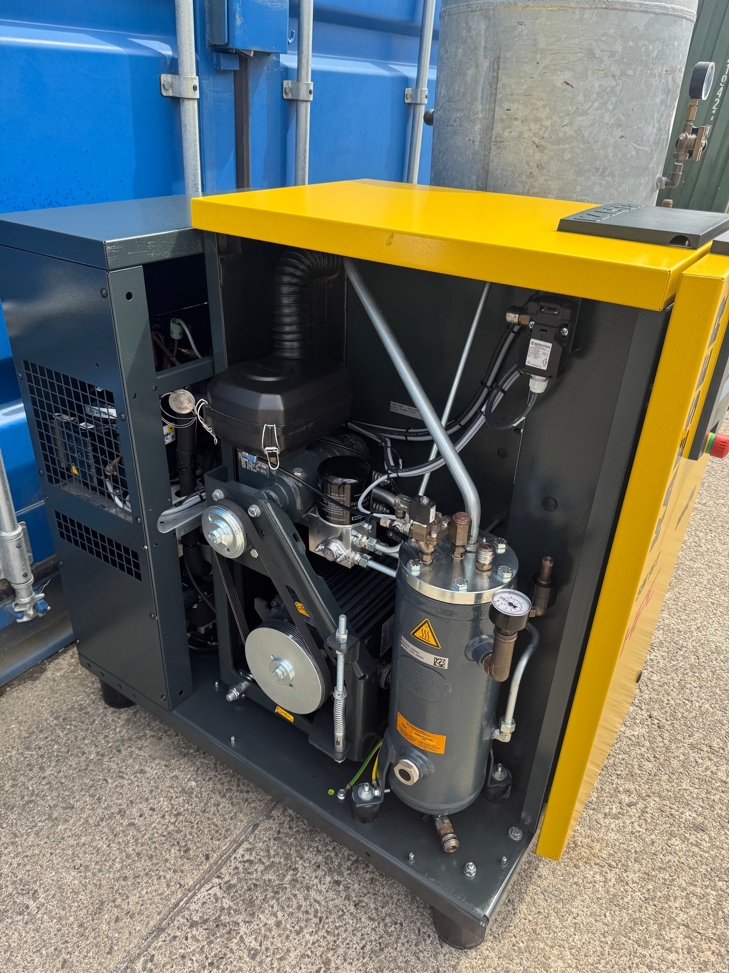 HPC / Kaeser SM16T Rotary Screw Compressor + Receiver + Dryer + Filter 57Cfm!