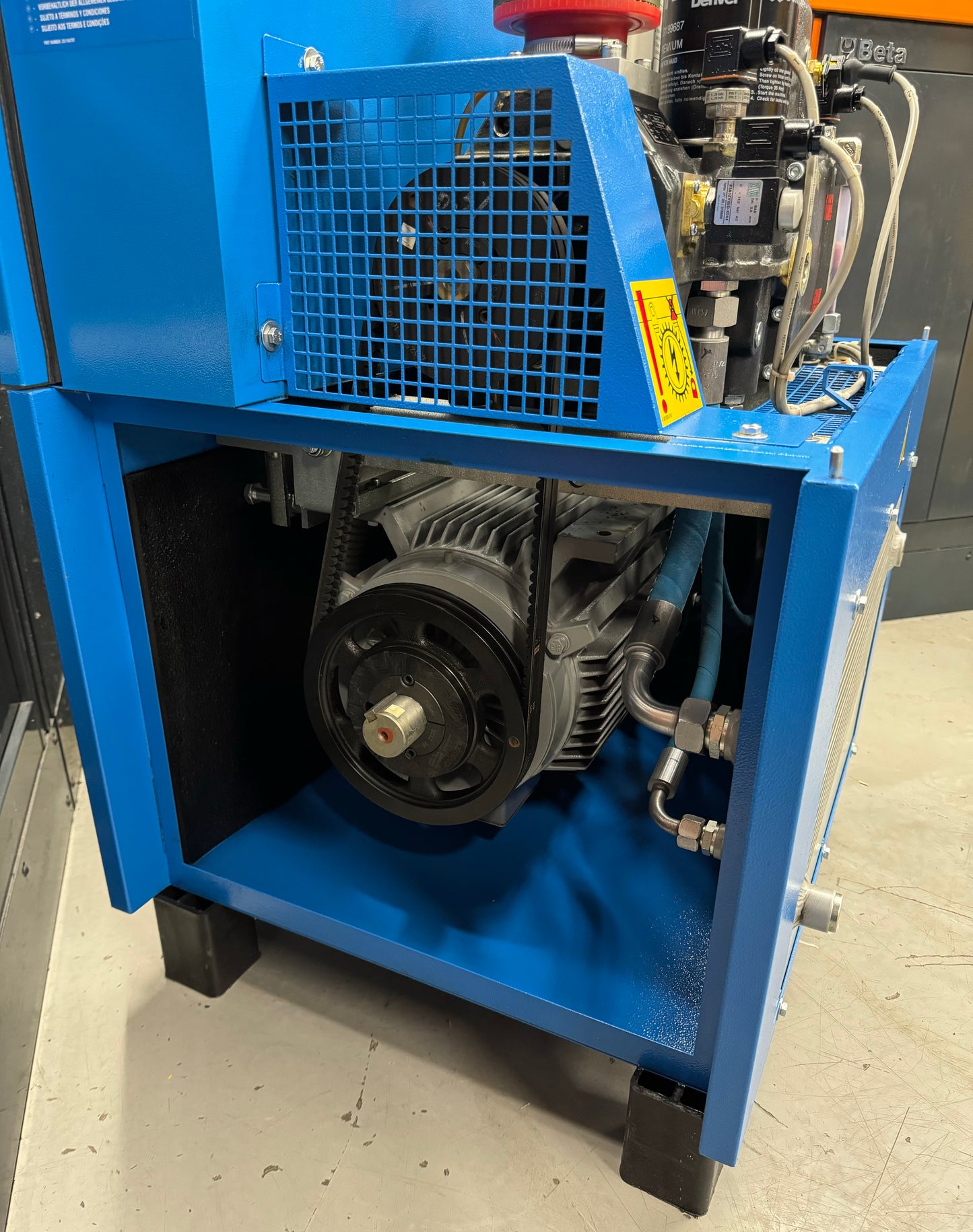 Compair L07 Floor Mounted Rotary Screw Compressor (7.5Kw, 46CFM)