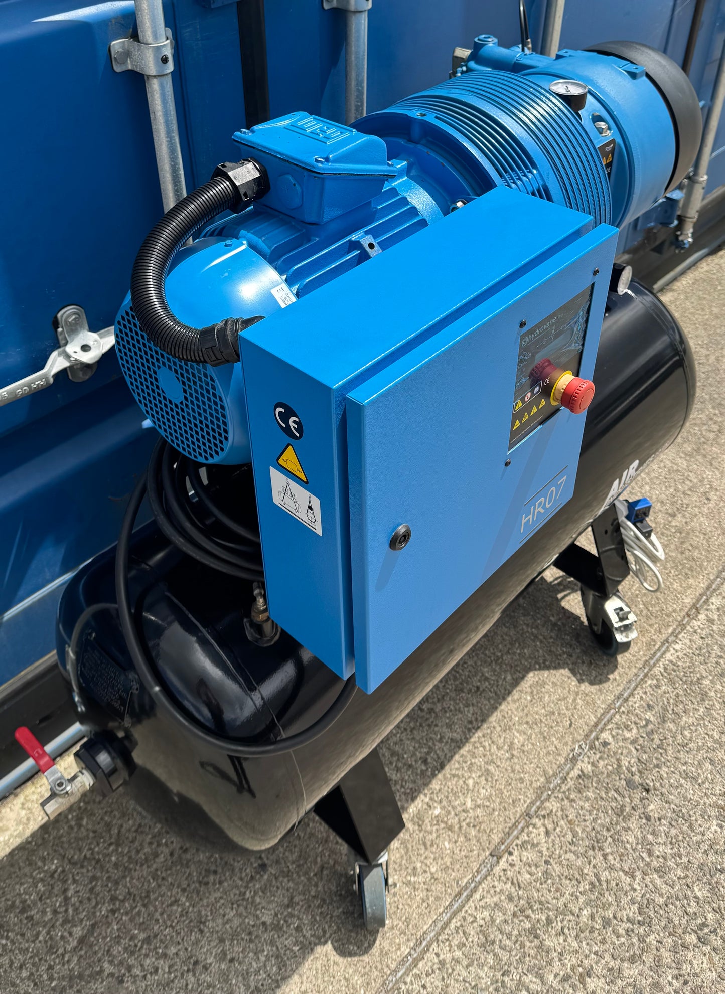 Hydrovane HR07 Receiver Mounted Rotary Vane Compressor, 7.5Kw, 37cfm, 10Bar!