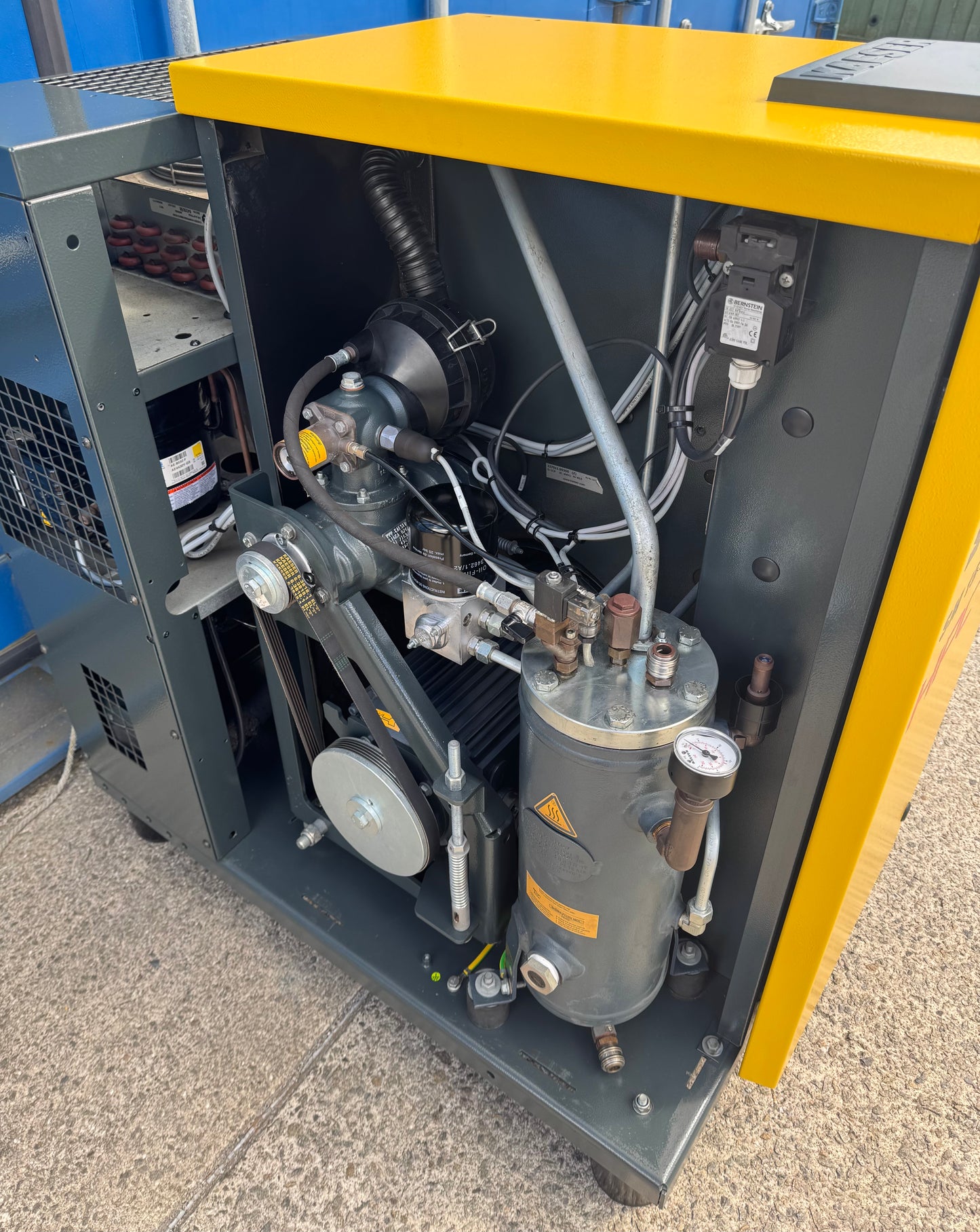HPC / Kaeser SM15T Rotary Screw Compressor + Dryer! 9.0Kw, 53Cfm, 8Bar!