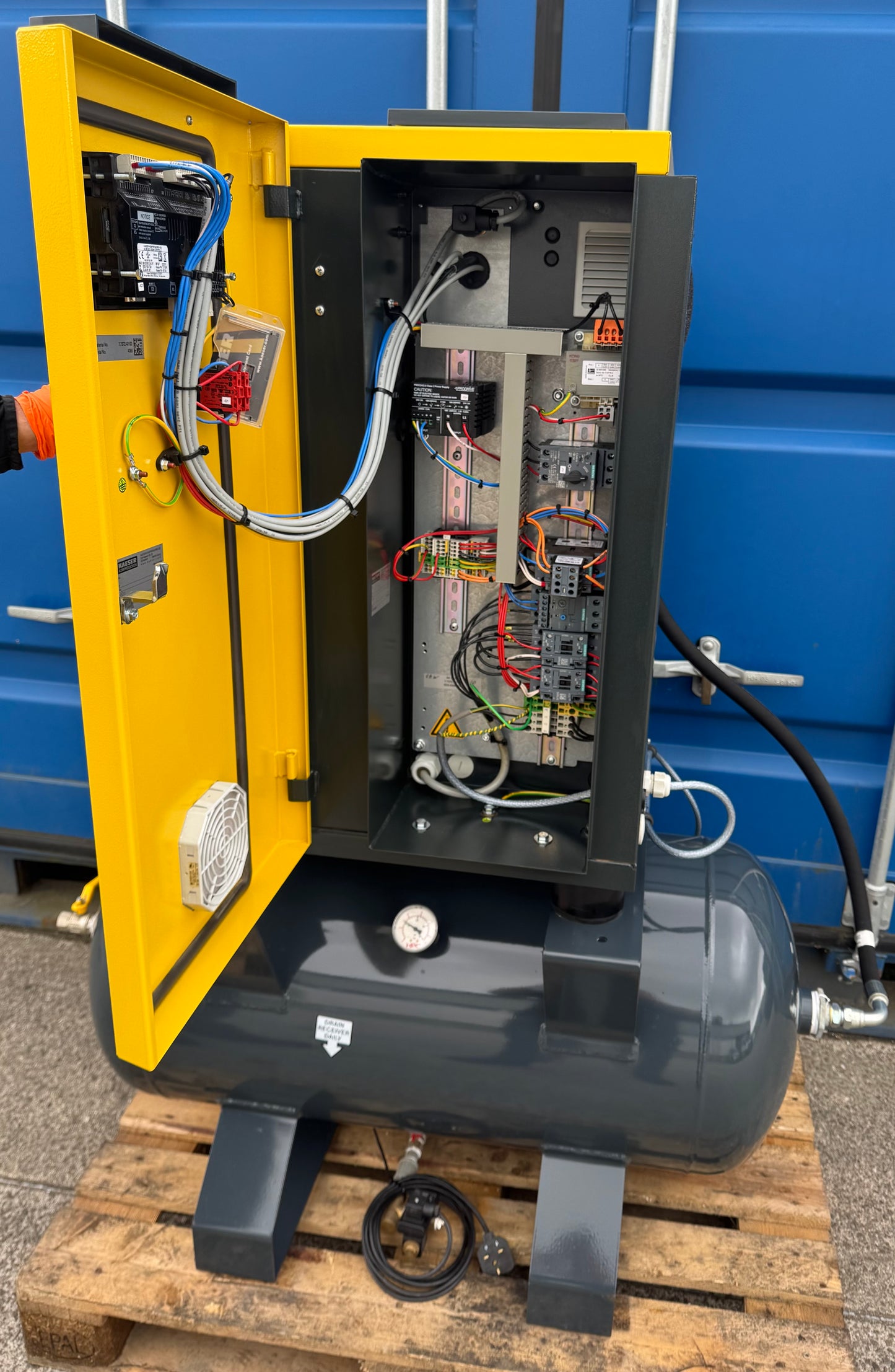HPC / Kaeser SX8 Receiver Mounted Rotary Screw Compressor 5.5Kw, 28cfm! 8bar!