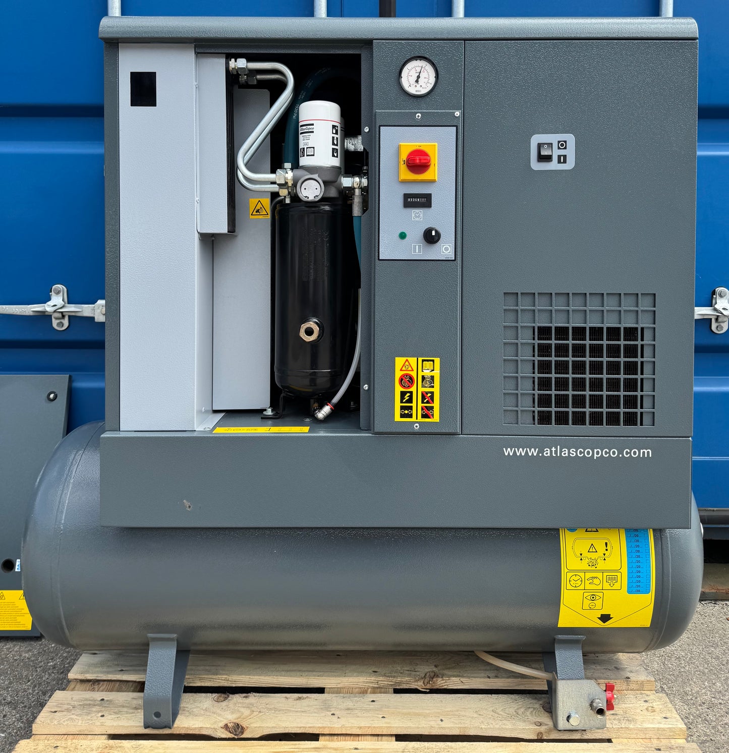 Atlas Copco GX2FF Receiver Mounted Rotary Screw Compressor With Dryer! 230v Single Phase