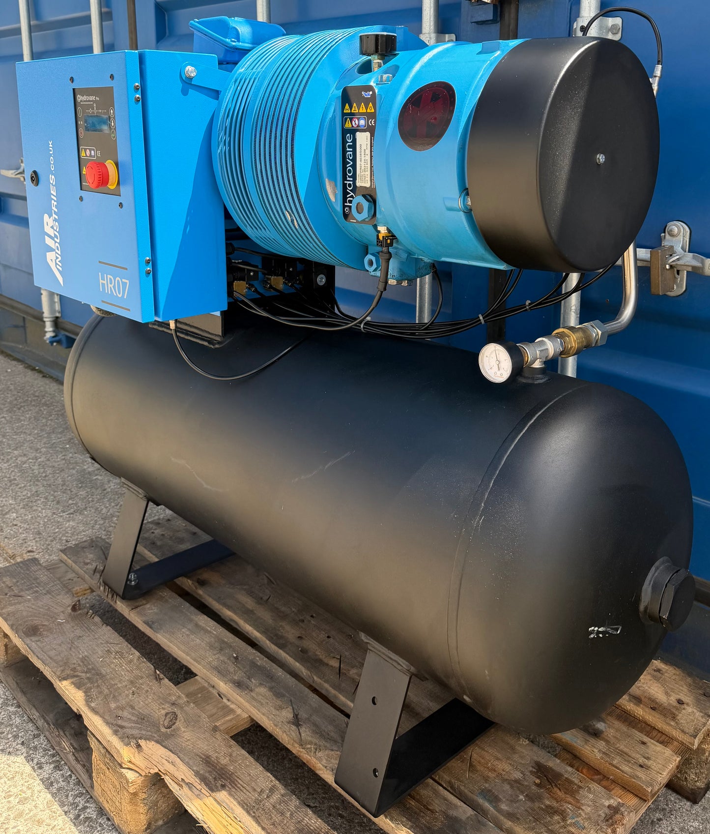 Hydrovane HR07 Receiver Mounted Rotary Vane Compressor (7.5Kw, 44Cfm)