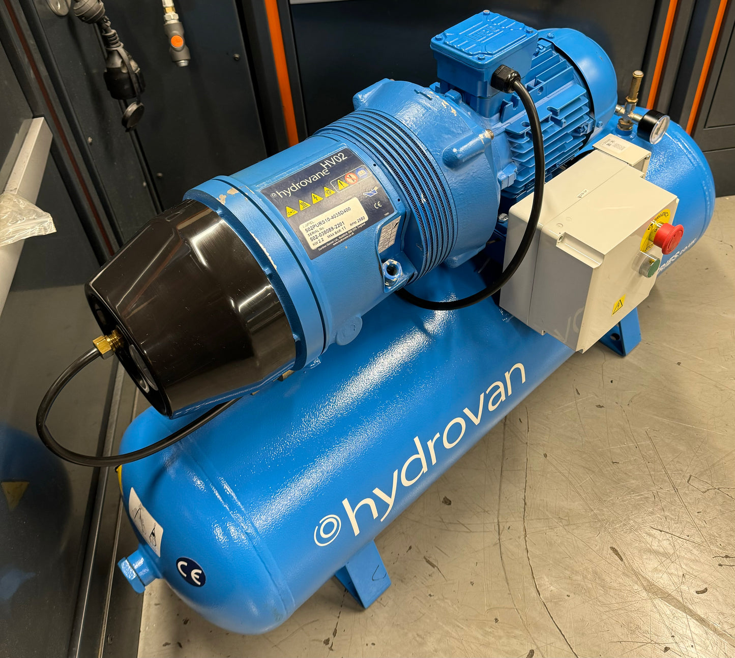 Hydrovane HV02 Receiver Mounted Rotary Vane Compressor (400v Three Phase)