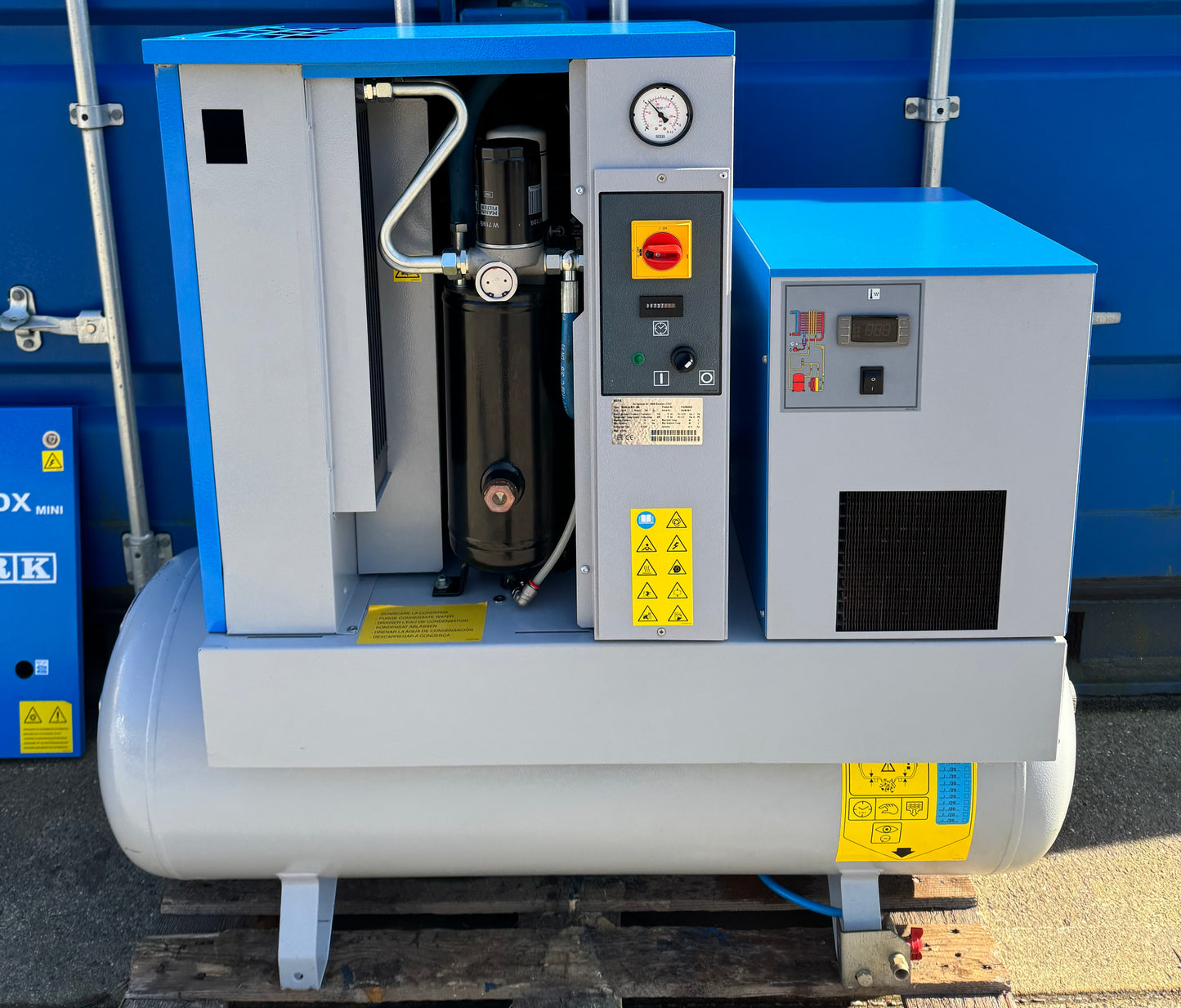 Mark MSM5.5 Receiver Mounted Rotary Screw Compressor With Dryer!