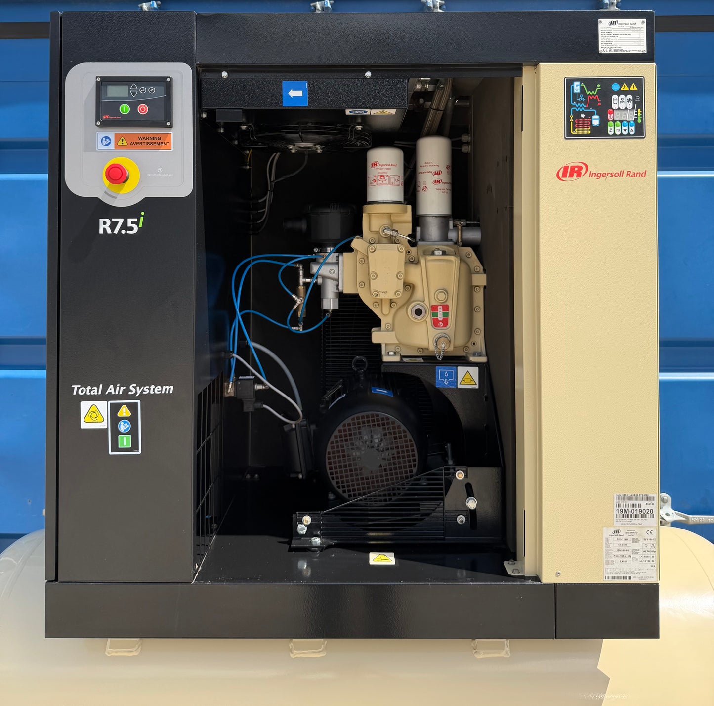 Ingersoll-Rand R7.5i Receiver Mounted Rotary Screw Compressor + Dryer 37Cfm
