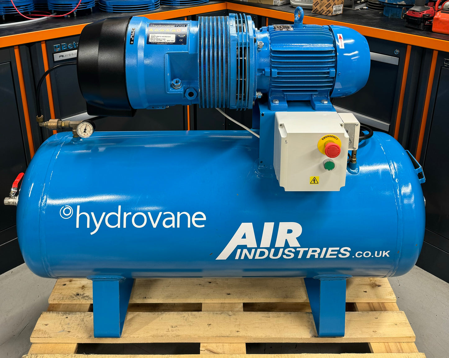 Hydrovane HV04 Receiver Mounted Rotary Vane Compressor (20.1CFM, 4.0Kw)