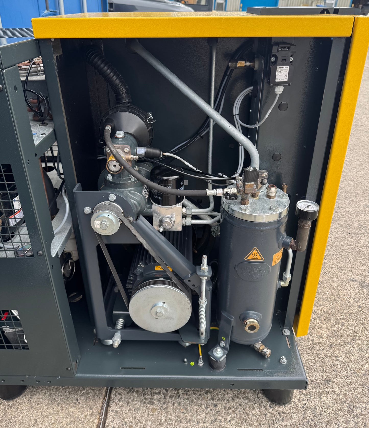 HPC / Kaeser SM15T Rotary Screw Compressor + Dryer! 9.0Kw, 53Cfm, 8Bar!