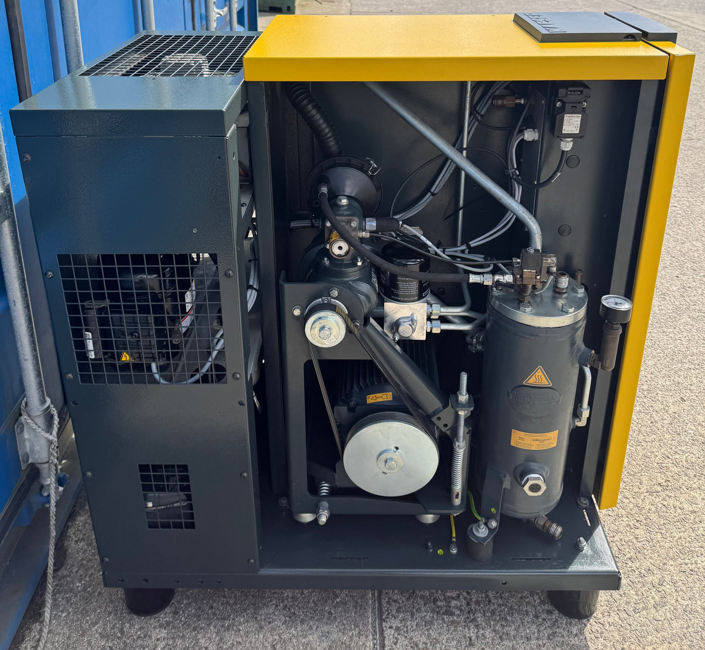 HPC / Kaeser SM15T Rotary Screw Compressor + Dryer! 9.0Kw, 53Cfm, 8Bar!