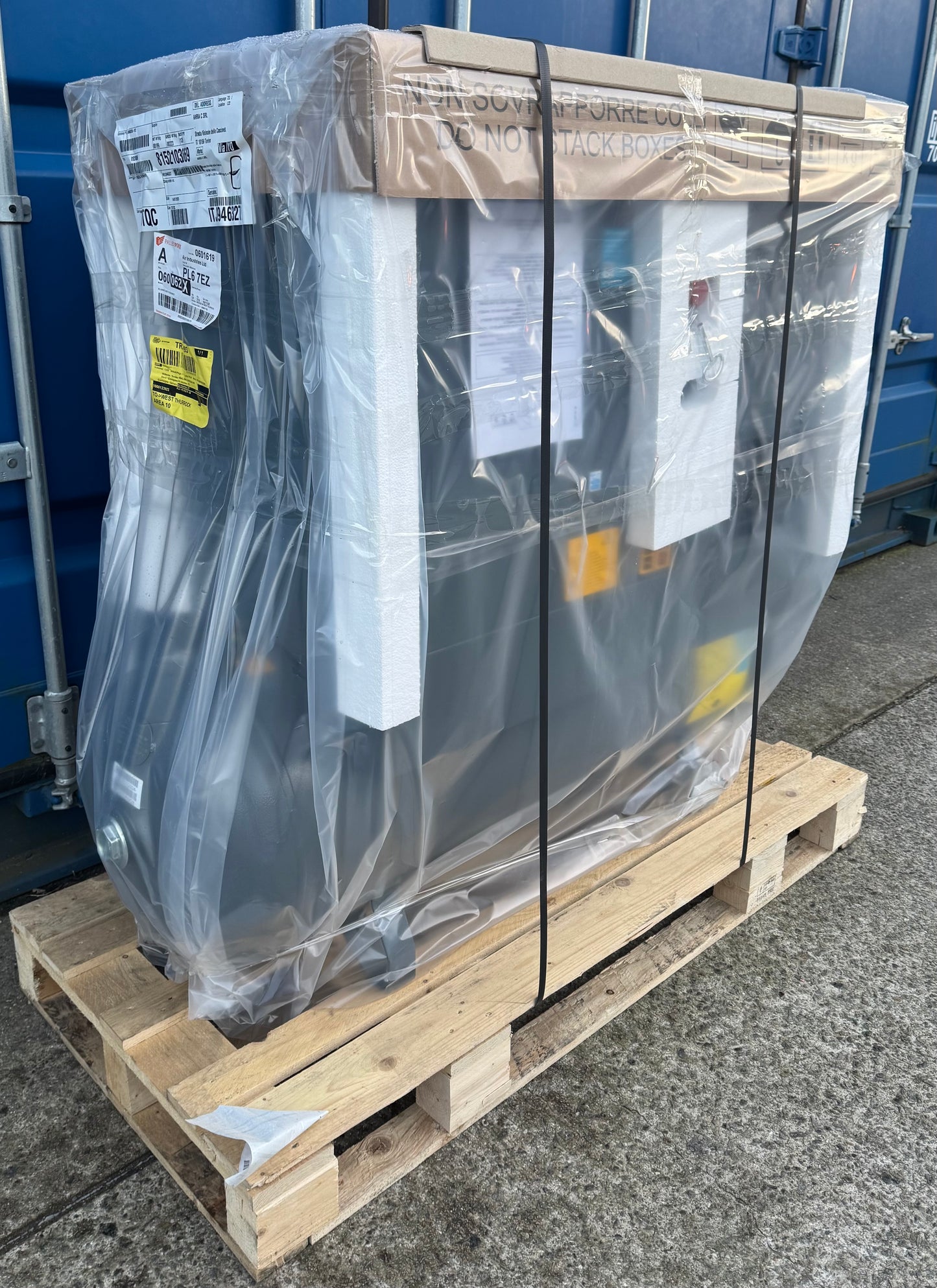 New Atlas Copco G4FF Receiver Mounted Rotary Screw Compressor + Dryer (18.2Cfm)