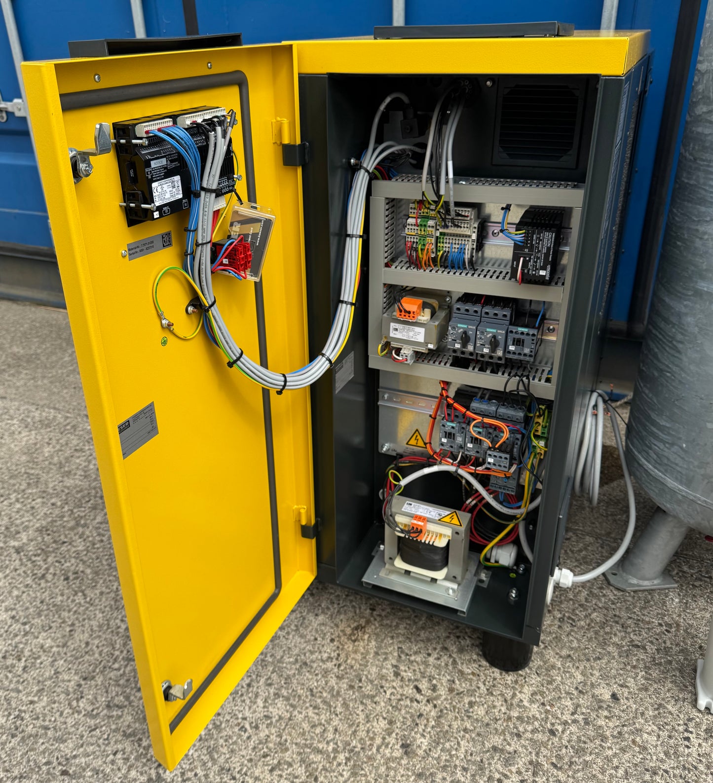 HPC / Kaeser SM16T Rotary Screw Compressor + Receiver + Dryer + Filter 57Cfm!