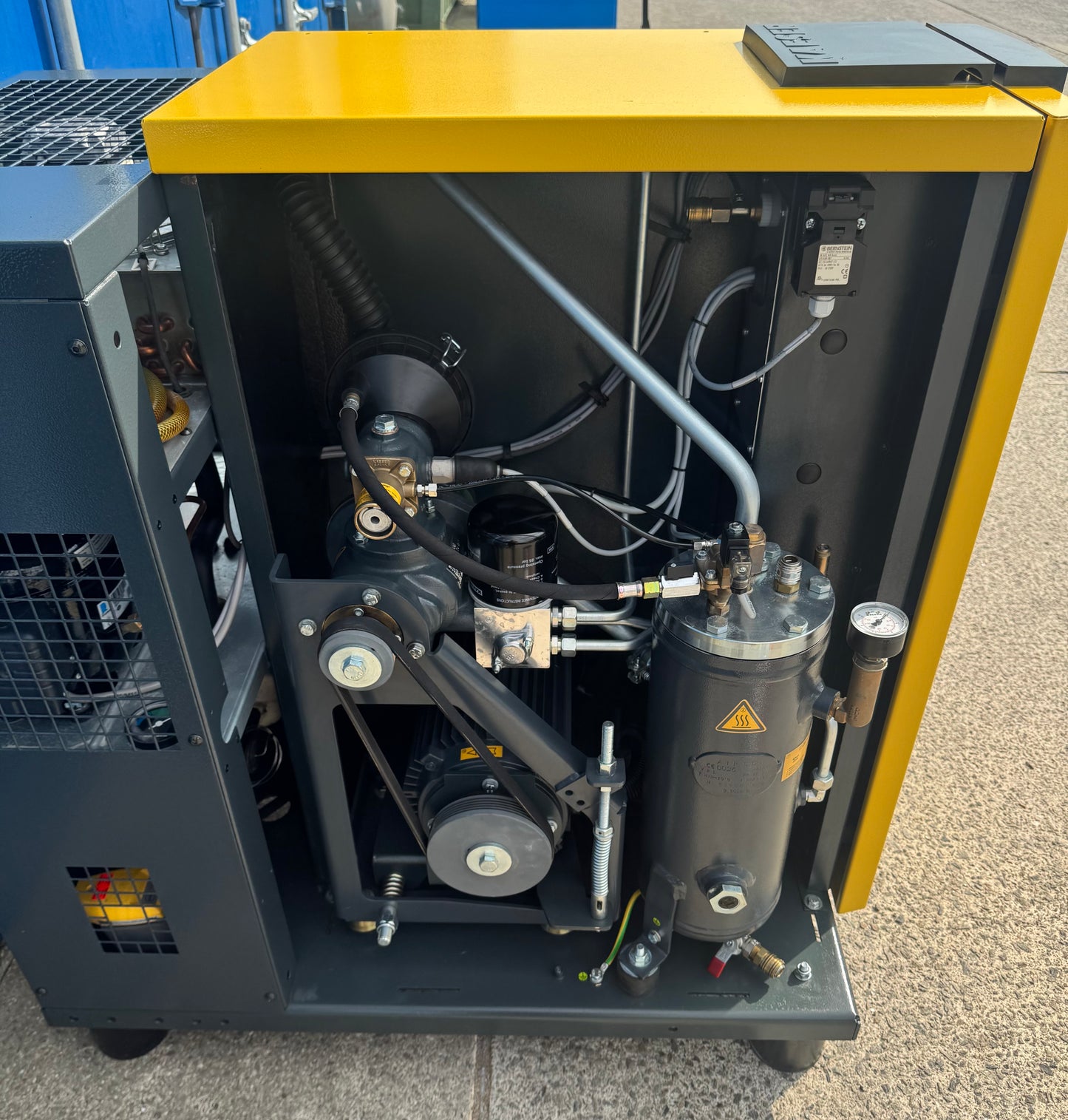 HPC / Kaeser SM12T Floor Mounted Rotary Screw Compressor + Dryer (7.5Kw, 42Cfm)