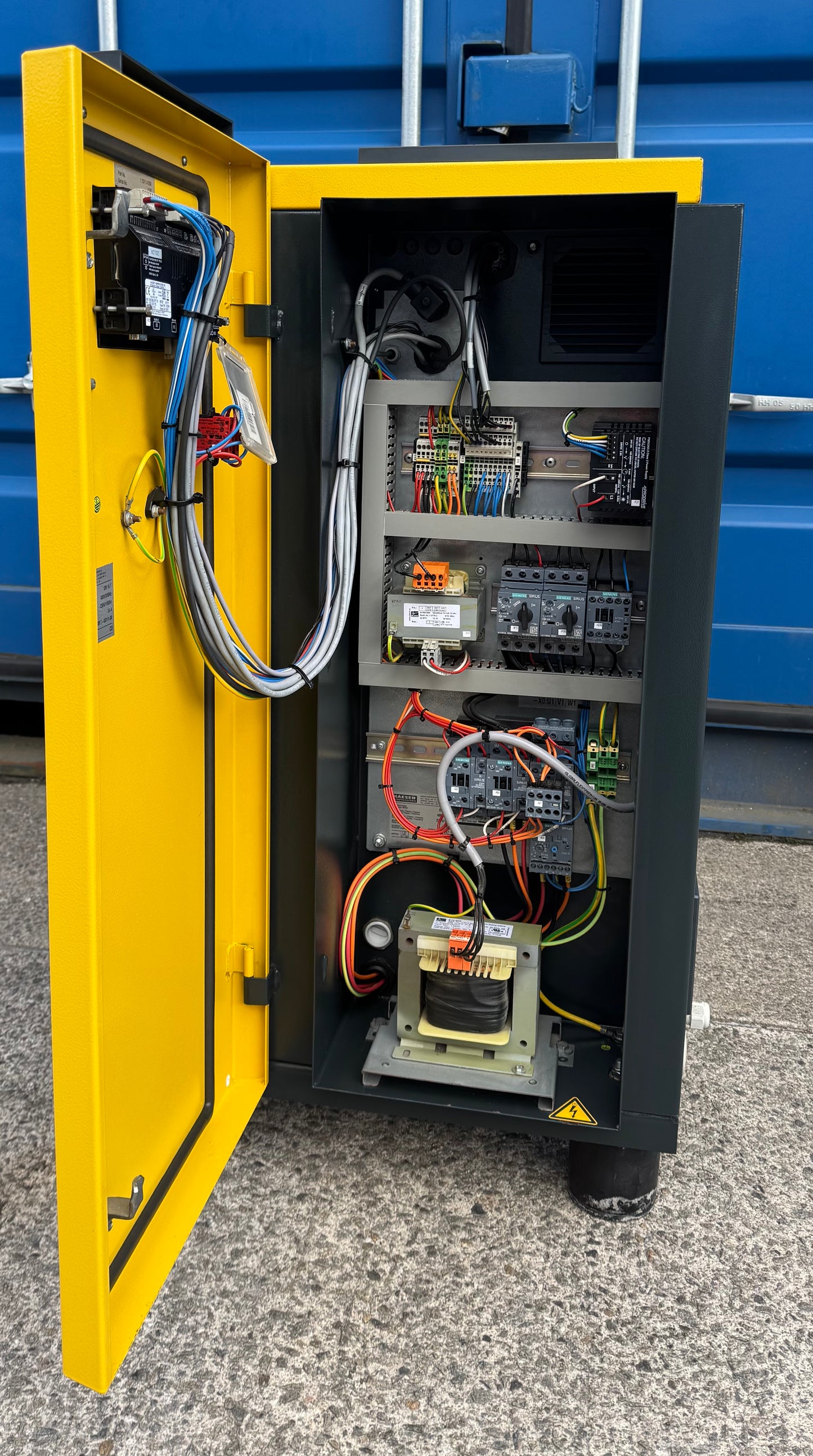 HPC / Kaeser SM15T Rotary Screw Compressor + Dryer! 9.0Kw, 53Cfm, 8Bar!