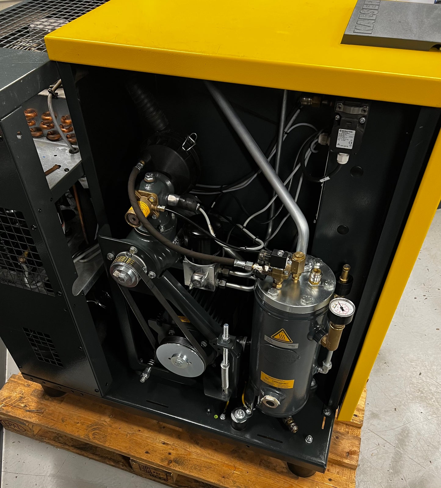 HPC / Kaeser SM12T Floor Mounted Rotary Screw Compressor + Dryer (7.5Kw, 42Cfm)