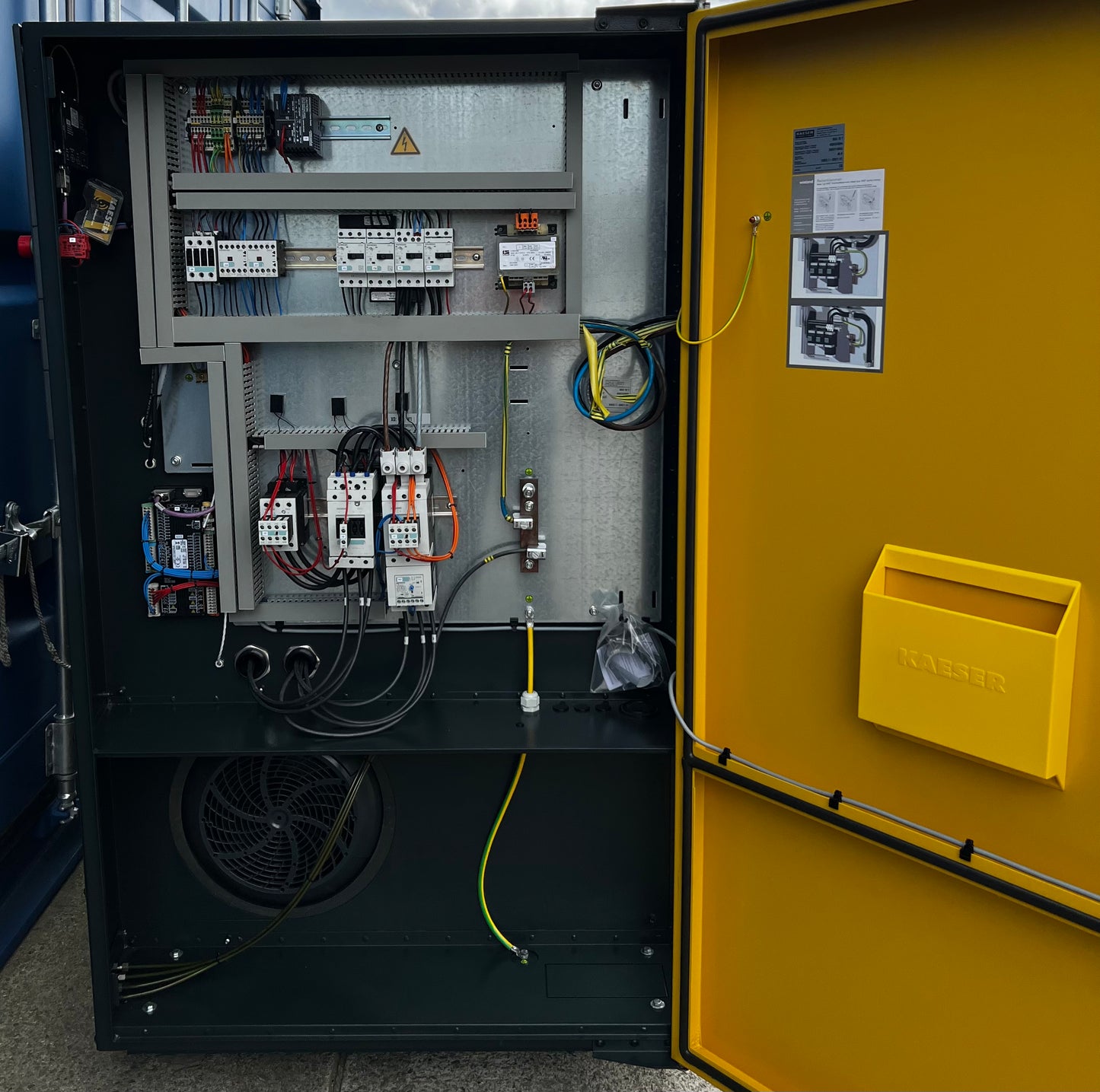 Kaeser / HPC BSD75T Rotary Screw Compressor Package + Dryer (37Kw, 50Hp, 247Cfm)