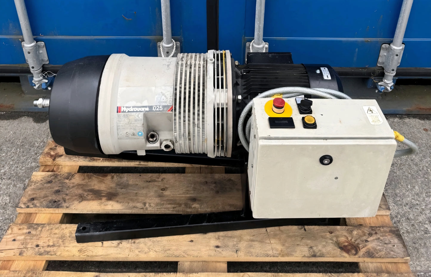 Hydrovane 25 Tripod Mounted Rotary Vane Compressor, 20.1Cfm, 4.0Kw!