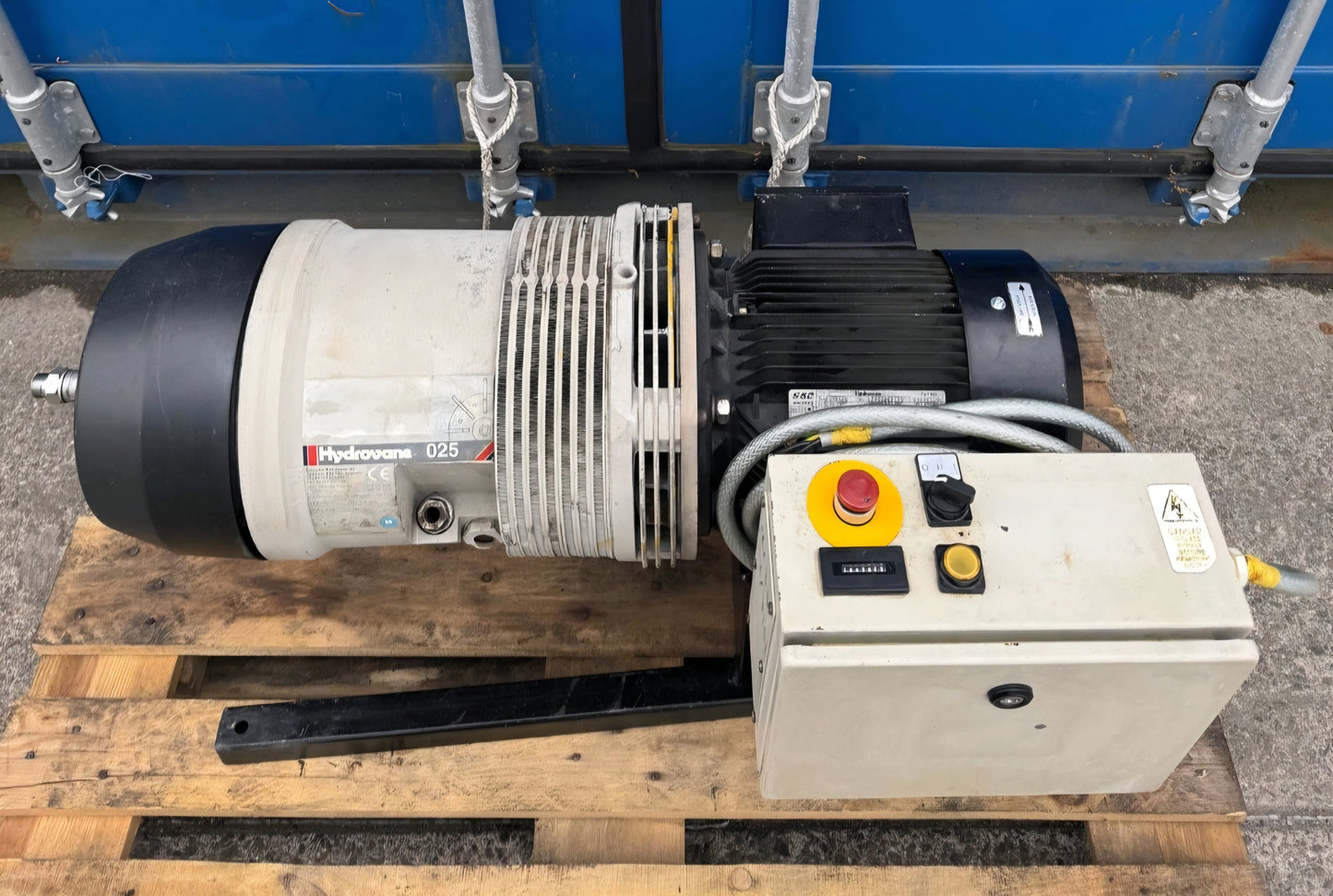 Hydrovane 25 Tripod Mounted Rotary Vane Compressor, 20.1Cfm, 4.0Kw!