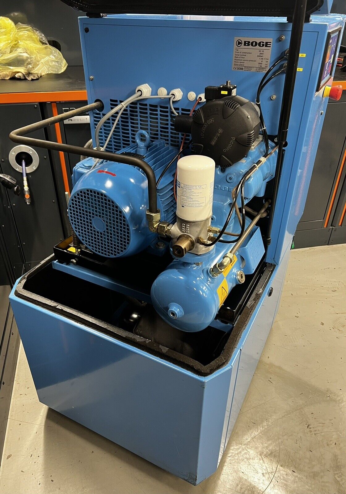 BOGE SD10 Floor Mounted Rotary Screw Compressor + Dryer (7.5Kw, 42CFM, 8Bar)